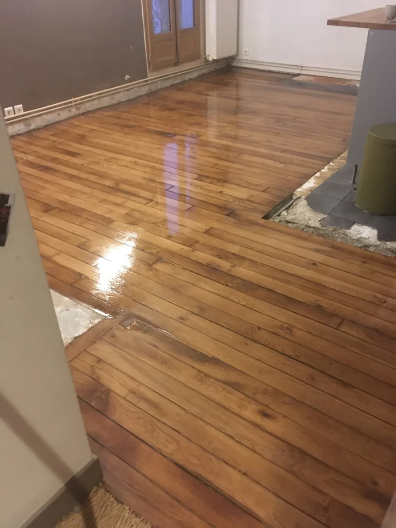 Parquet lames droites Gare du Nord après ponçage et vitrification Bona Mega Evo