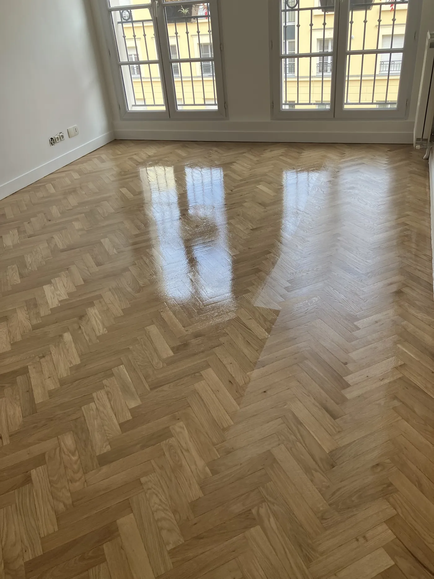 Parquet chêne à bâtons rompus vitrifié Bona Mega Evo à Le Plessis-Robinson (92), reflets après 3 couches